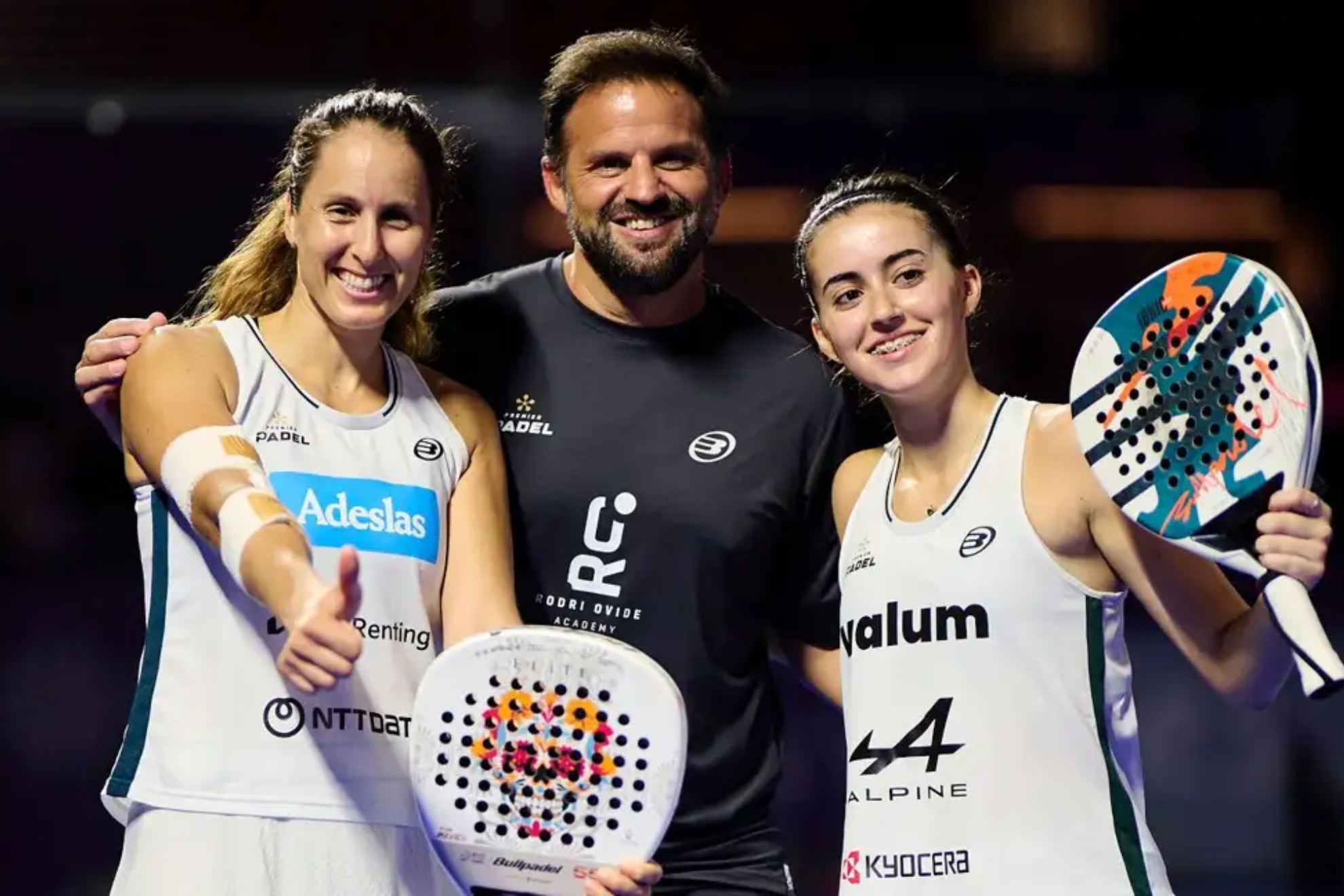 欢羽毛球的 欢羽毛球的